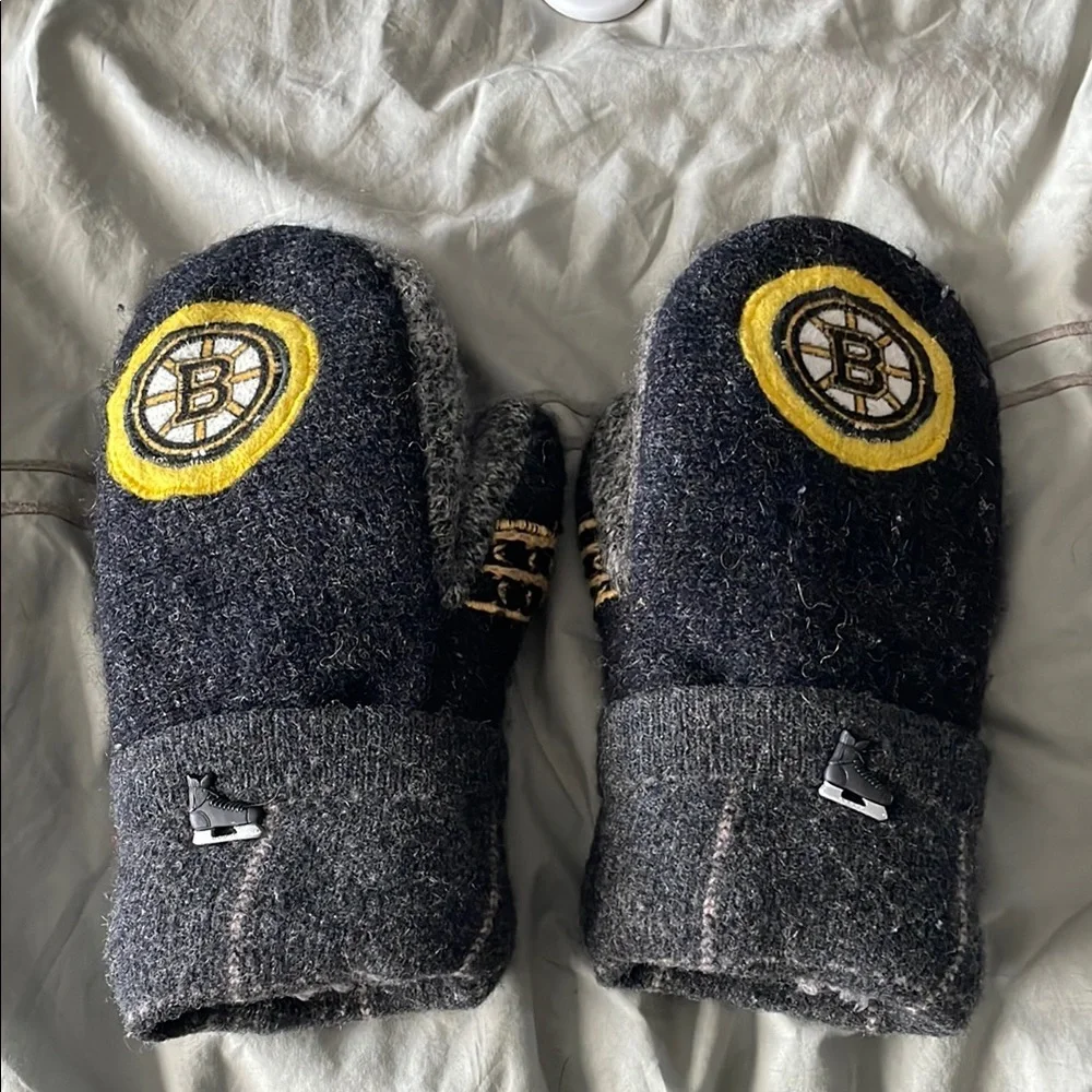 Bruins Mittens